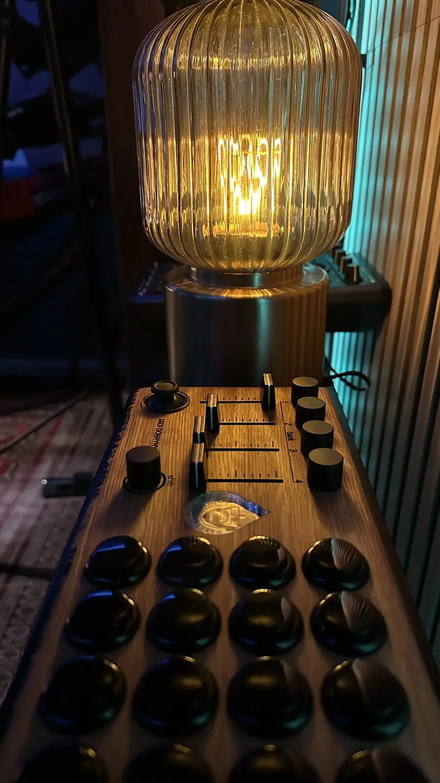 A lamp on a wooden strip with knobs