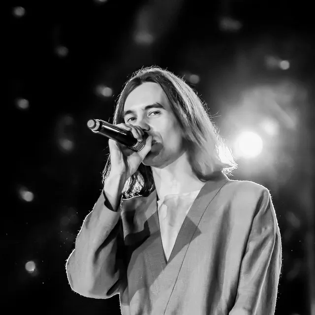 Rooby at the microphone, black and white, stage light